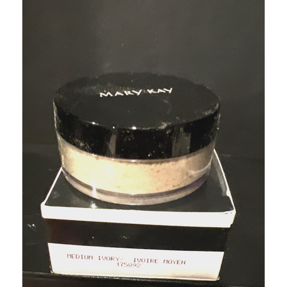 Mary Kay Silky Setting Powder -  Light Beige